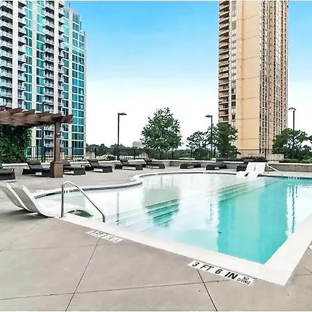 Skyline Retreat Penthouse, Top Floor, Year Round Pool, City View! Atlanta Exterior photo