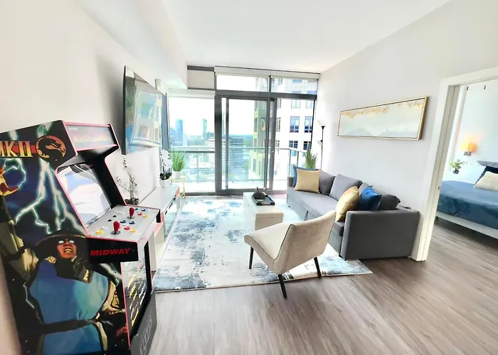 Skyline Retreat Penthouse, Top Floor, Year Round Pool, City View!