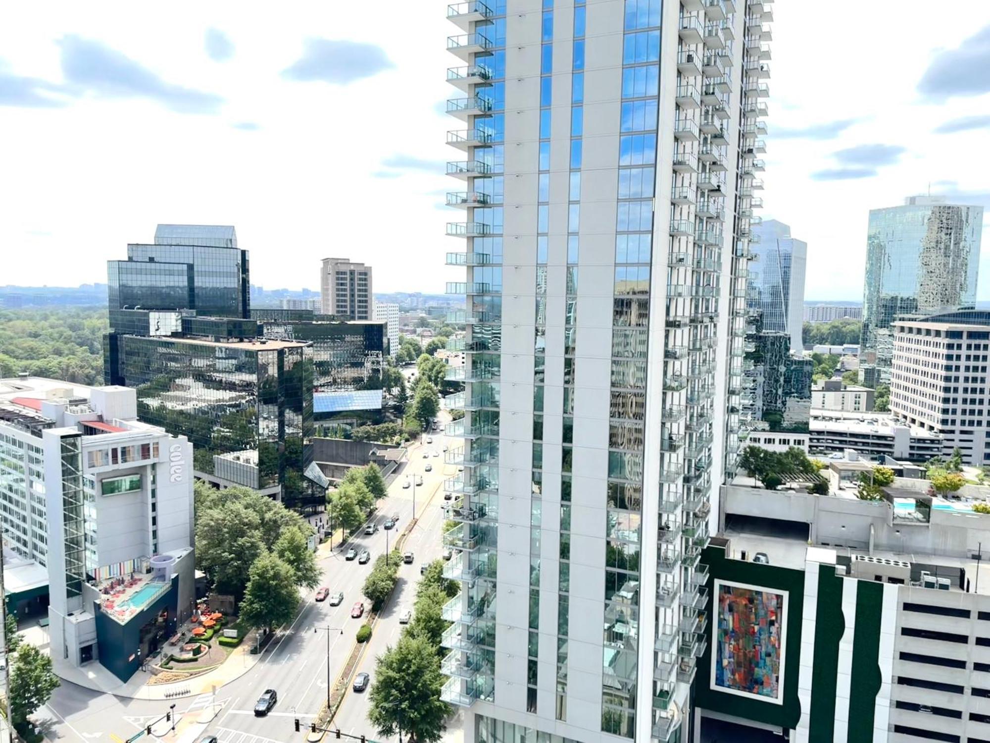 Skyline Retreat Penthouse, Floor, Year Round Pool, View! * Atlanta