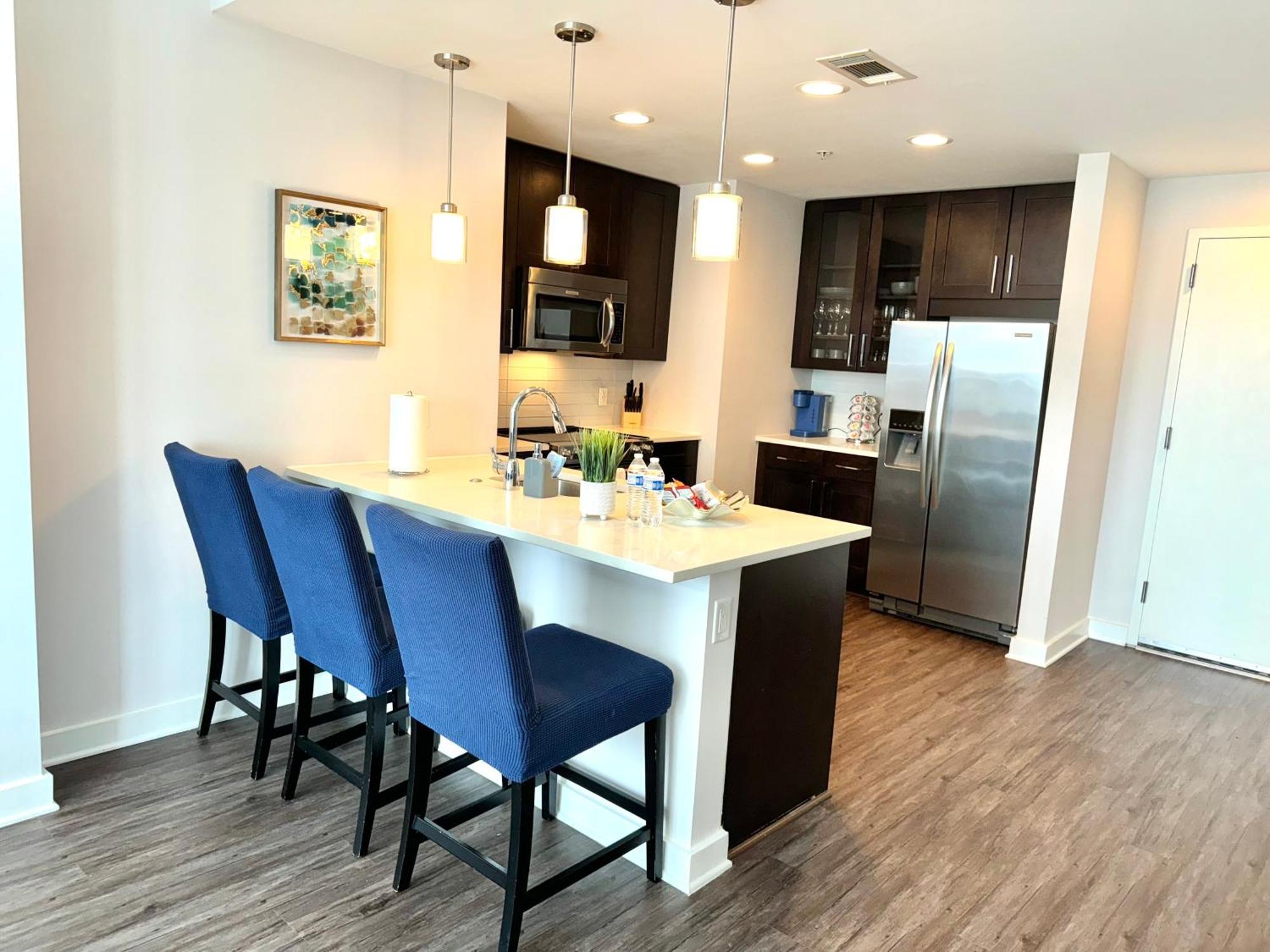 Apartment Skyline Retreat Penthouse, Floor, Year Round Pool, View!